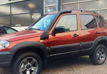 Lada Niva 17.400 km 14.600 &euro; Queidersbach 66851